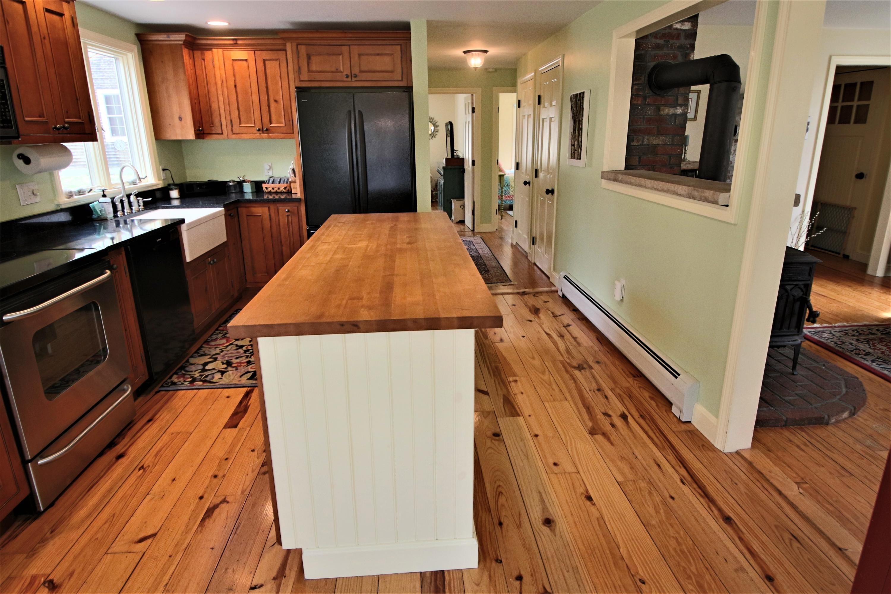 13 North Rochester Road Lebanon, ME 04027 - Photo 6 of 46 IMG_13651