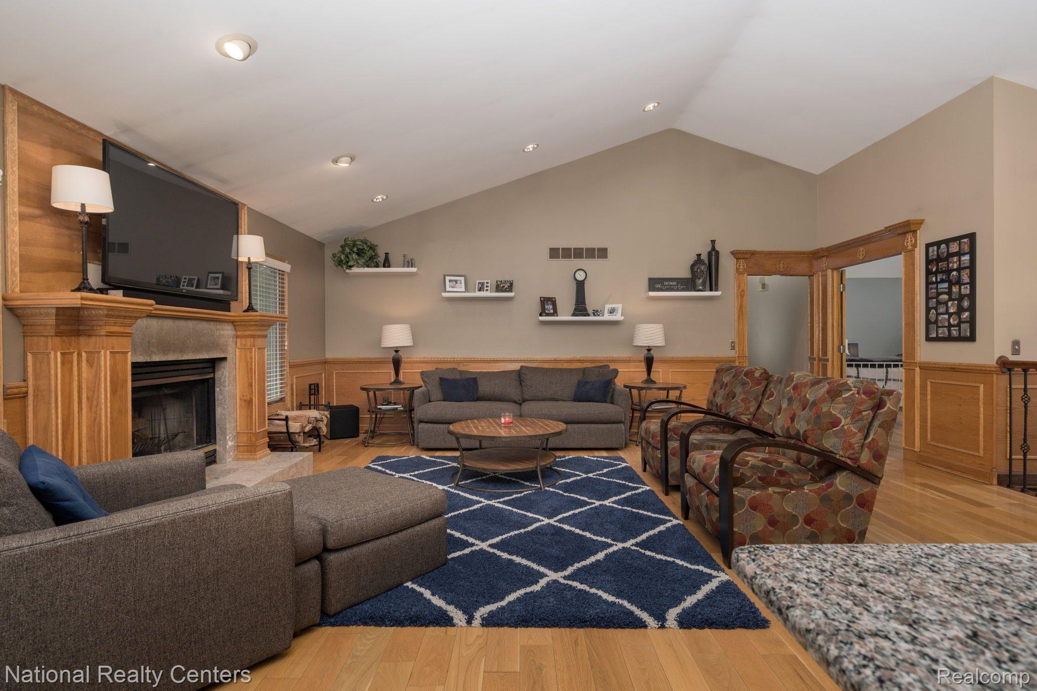 2814 Grouse Lane Rochester, MI 48306 - Photo 10 of 52 Length view of great room