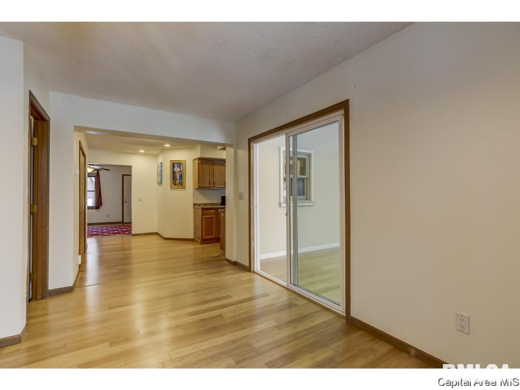 548 South Oaklane Road Springfield, IL 62712 - Photo 11 of 36