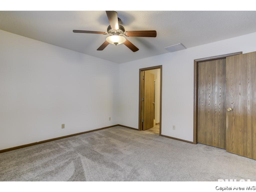 548 South Oaklane Road Springfield, IL 62712 - Photo 18 of 36