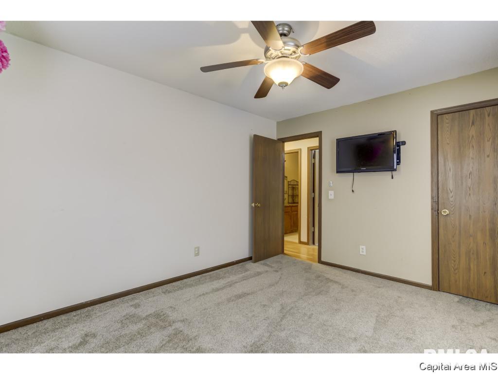 548 South Oaklane Road Springfield, IL 62712 - Photo 19 of 36