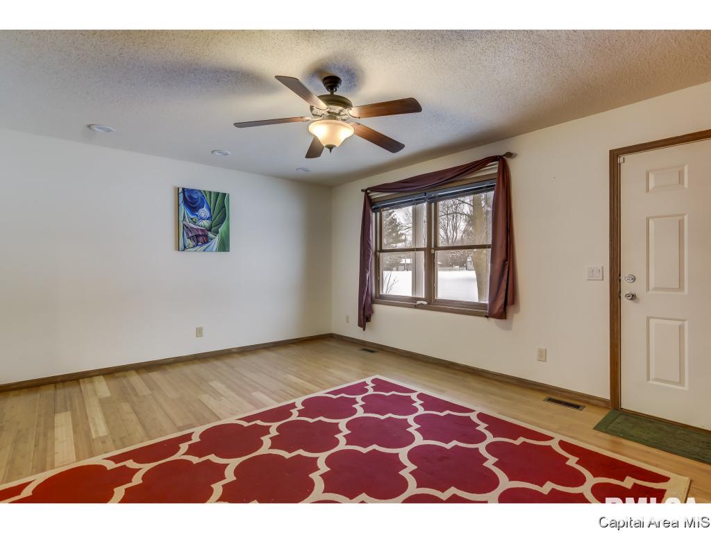 548 South Oaklane Road Springfield, IL 62712 - Photo 2 of 36
