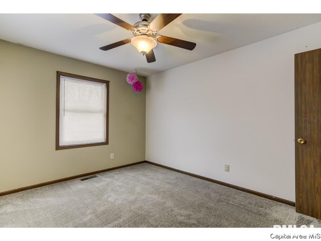 548 South Oaklane Road Springfield, IL 62712 - Photo 23 of 36