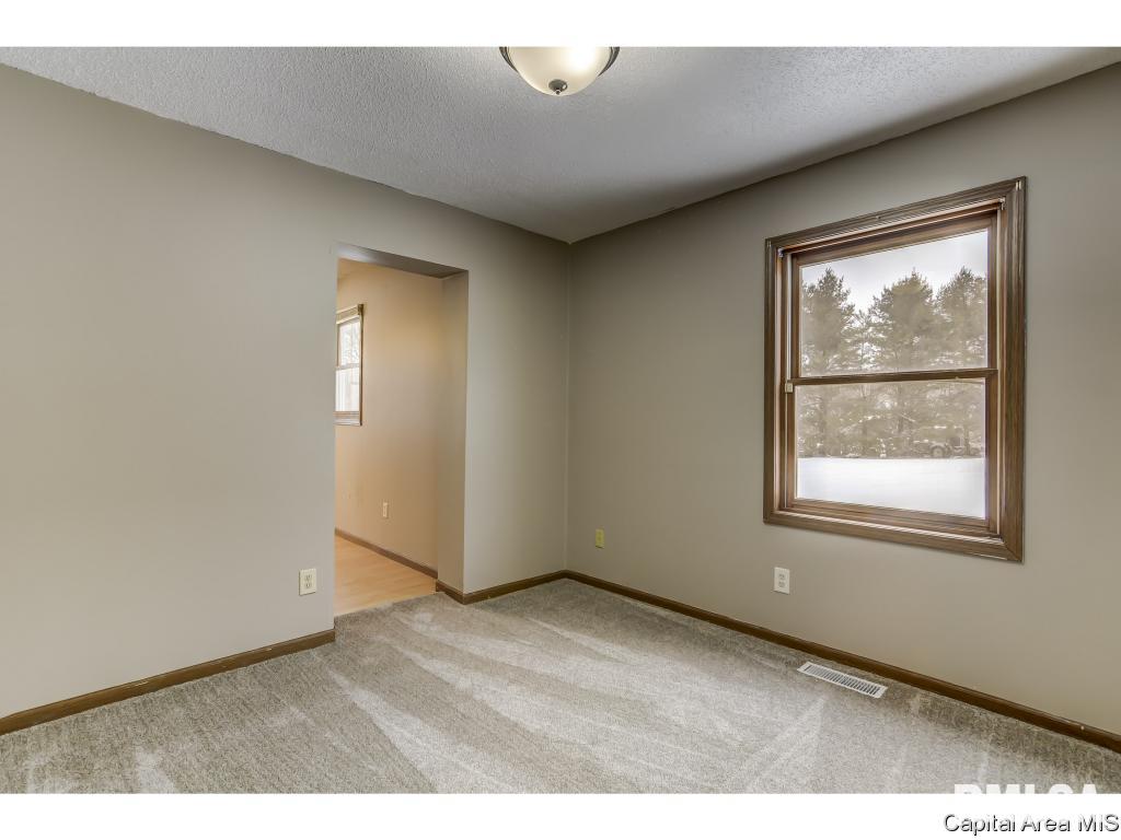 548 South Oaklane Road Springfield, IL 62712 - Photo 25 of 36