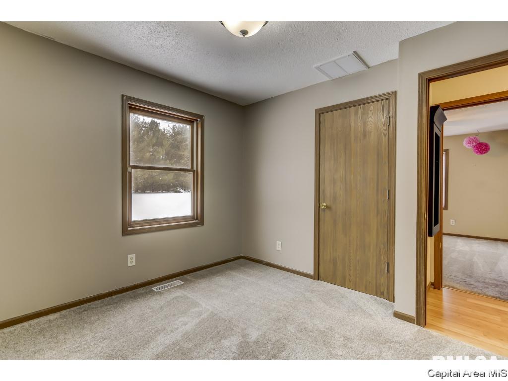 548 South Oaklane Road Springfield, IL 62712 - Photo 26 of 36