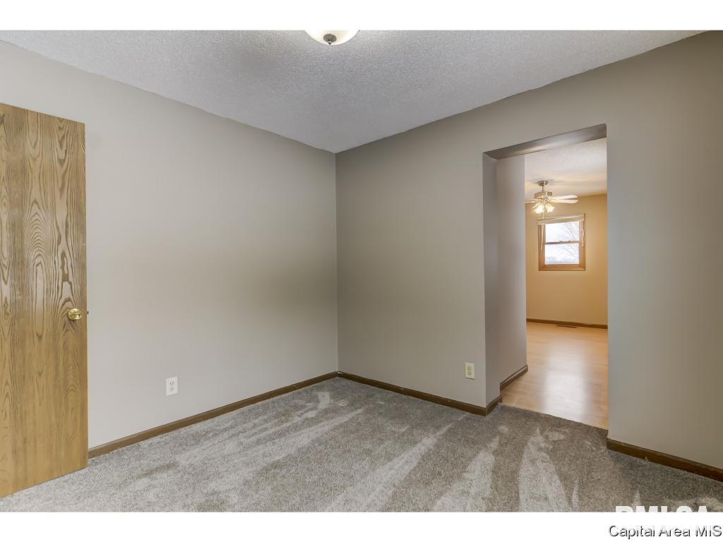 548 South Oaklane Road Springfield, IL 62712 - Photo 28 of 36