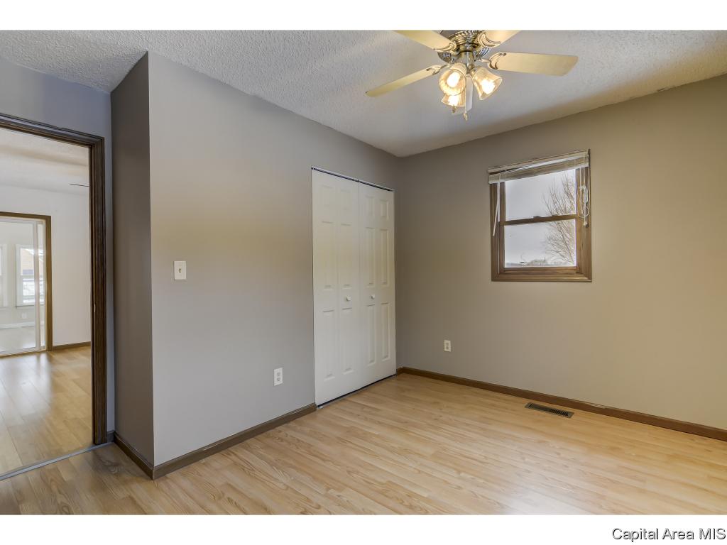 548 South Oaklane Road Springfield, IL 62712 - Photo 29 of 36