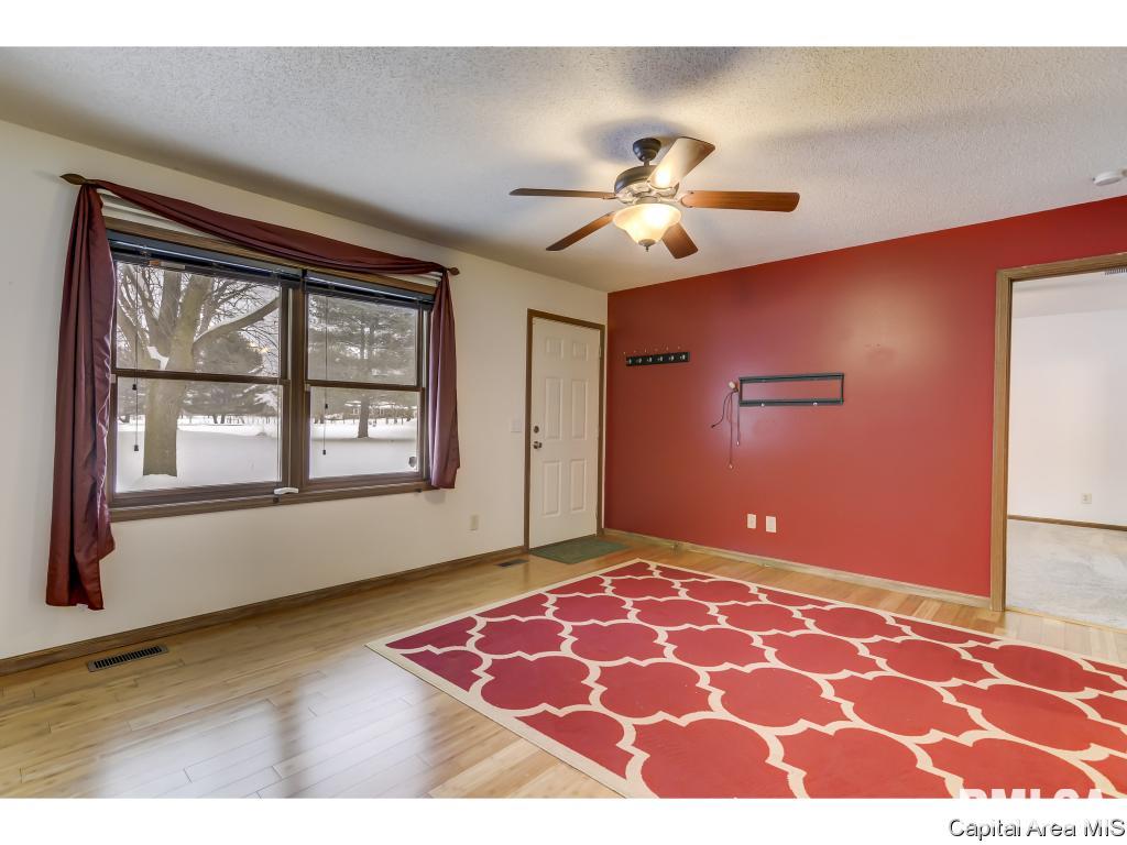 548 South Oaklane Road Springfield, IL 62712 - Photo 3 of 36