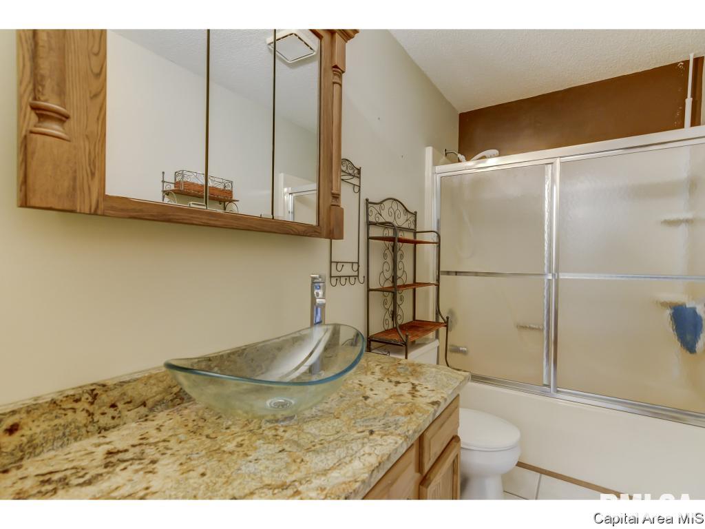548 South Oaklane Road Springfield, IL 62712 - Photo 32 of 36