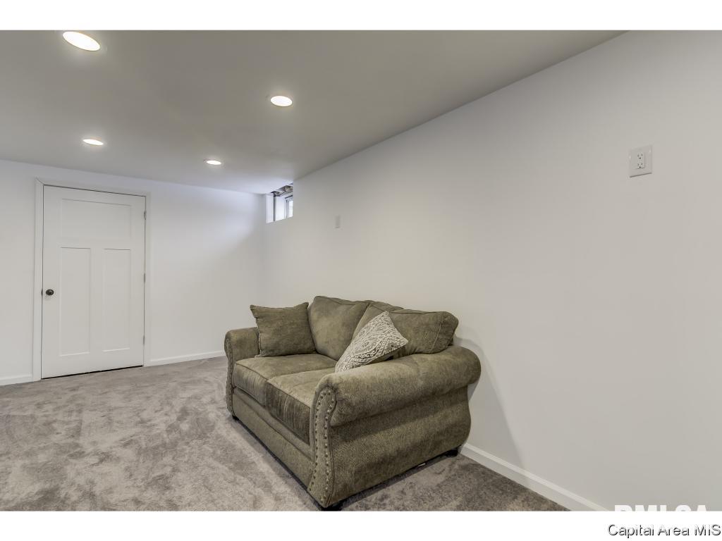 548 South Oaklane Road Springfield, IL 62712 - Photo 33 of 36