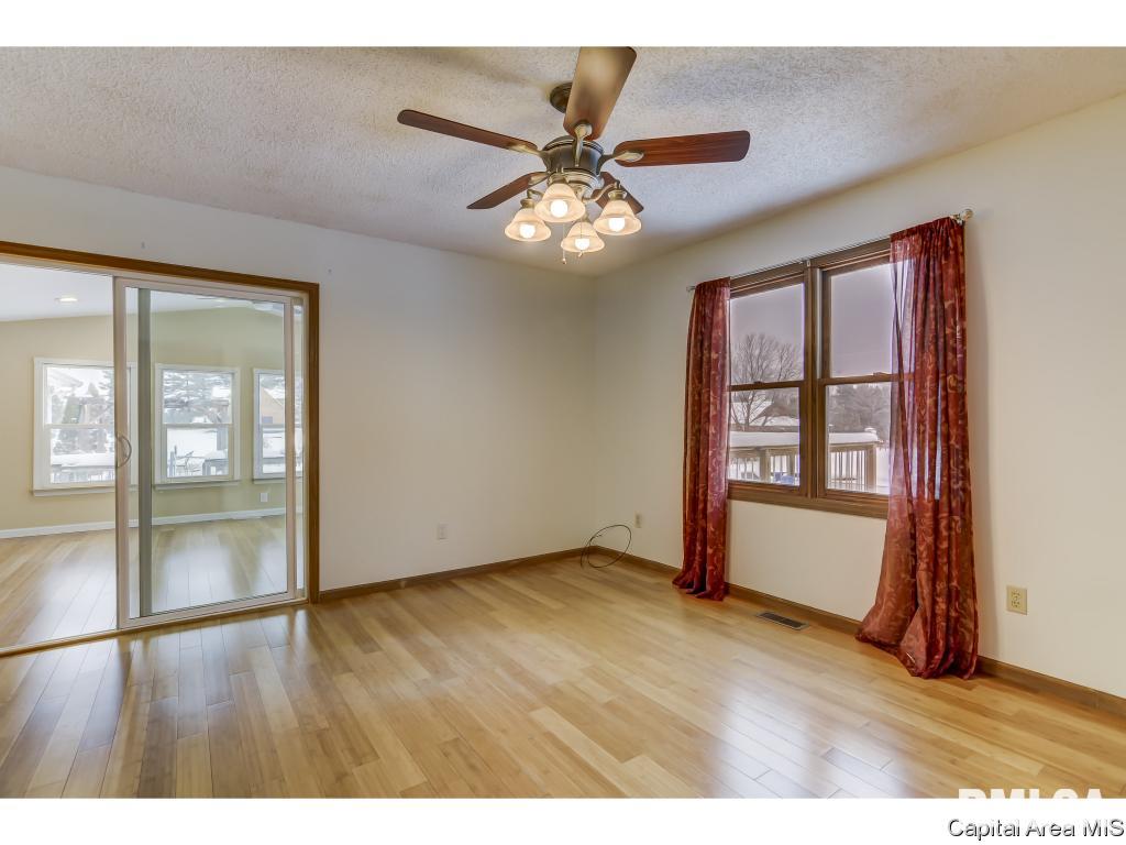 548 South Oaklane Road Springfield, IL 62712 - Photo 10 of 36