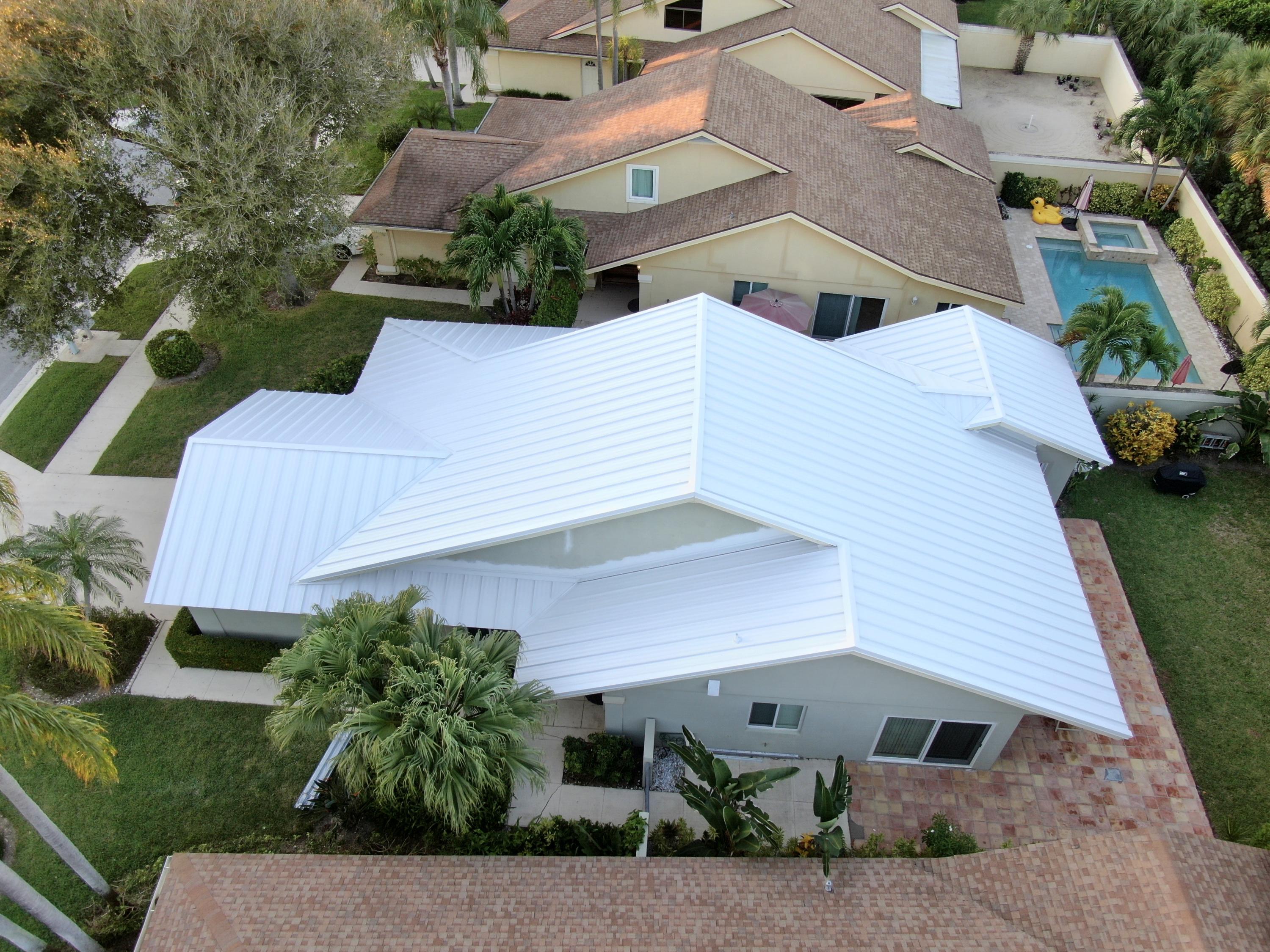 155 Seashore Drive Jupiter, FL 33477 - Photo 3 of 32 Side view of home
