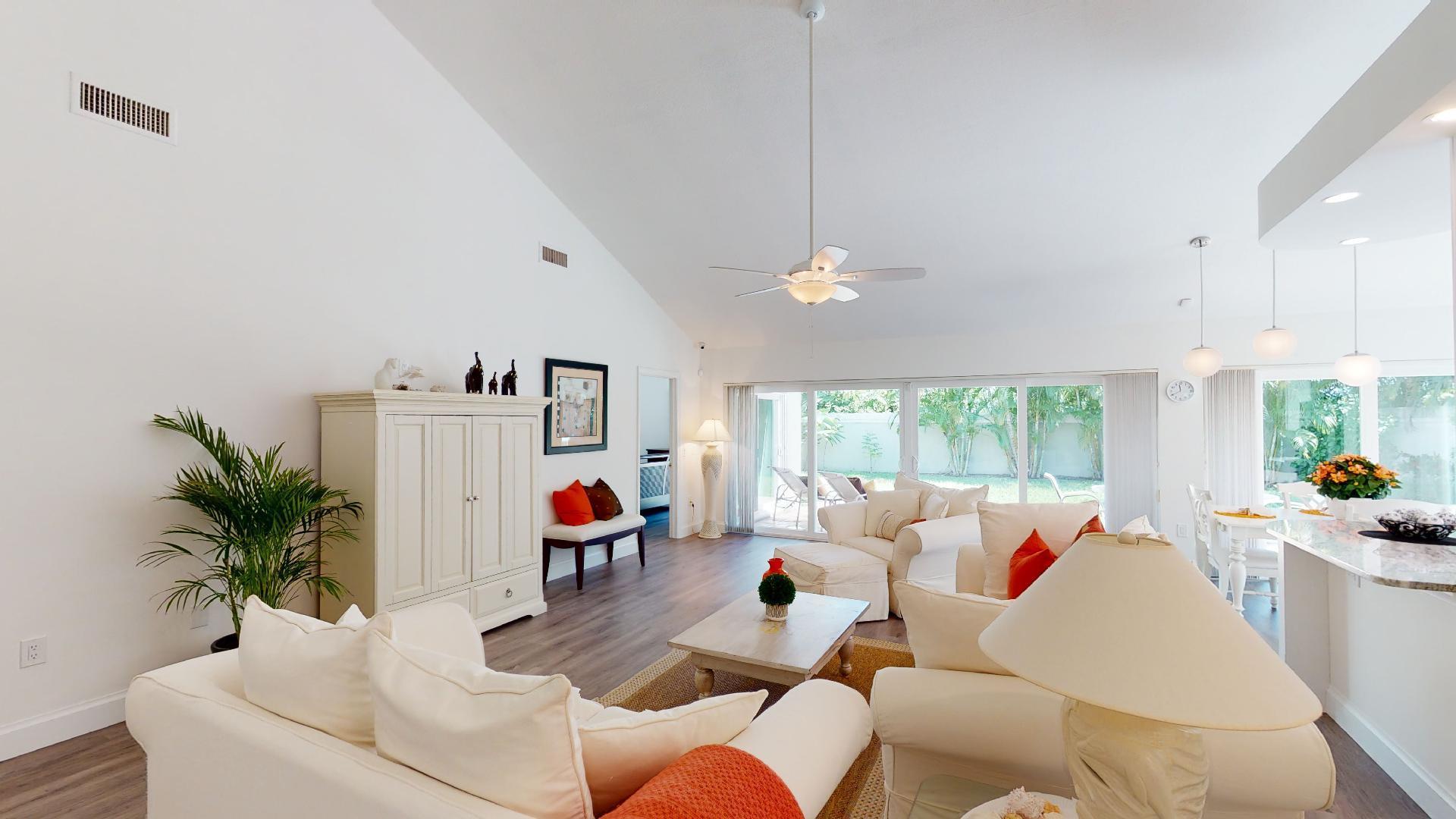 155 Seashore Drive Jupiter, FL 33477 - Photo 8 of 32 155-Seashore-Dr-Living-Area-4