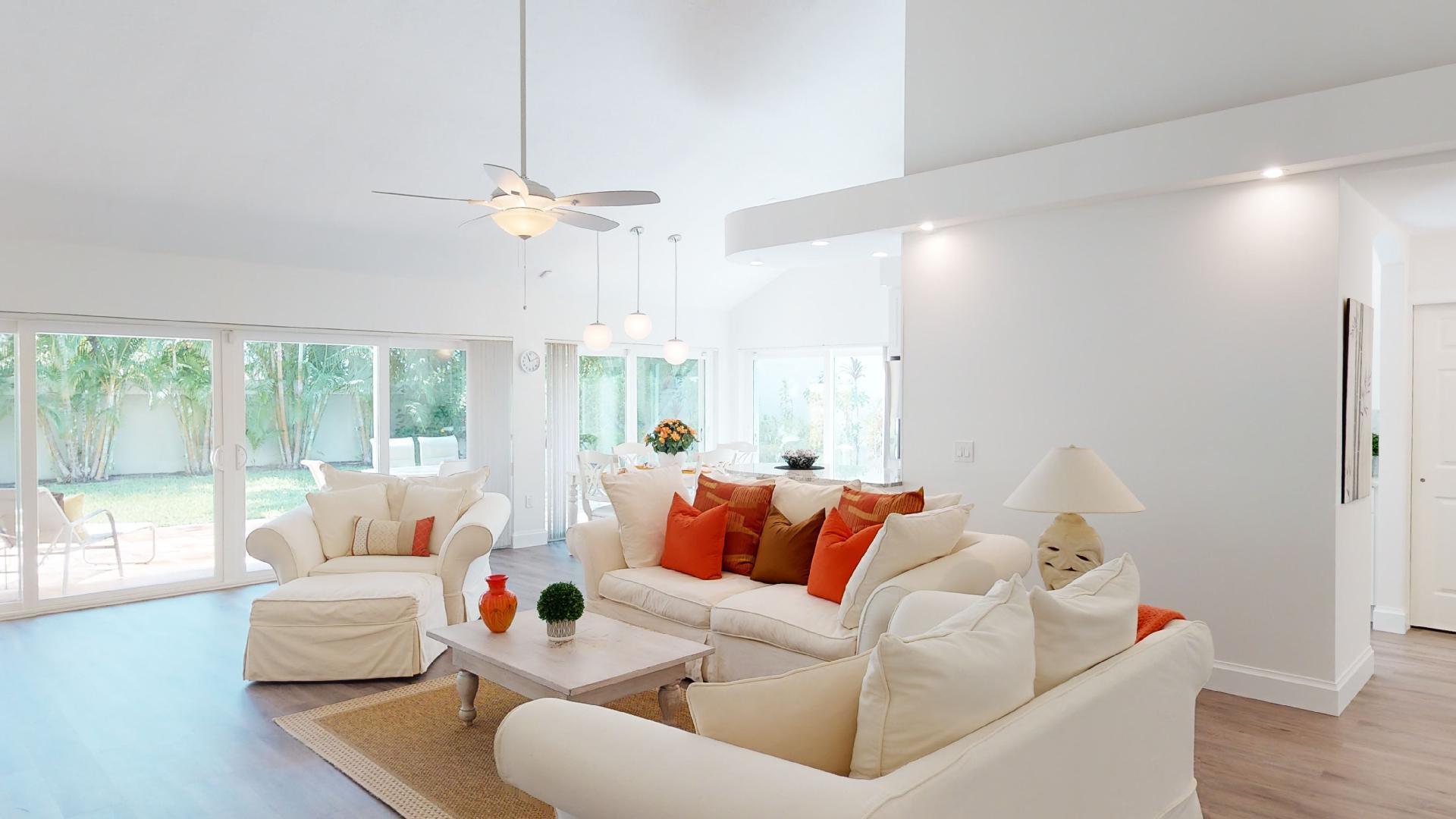 155 Seashore Drive Jupiter, FL 33477 - Photo 9 of 32 155-Seashore-Dr-Living-Area-3