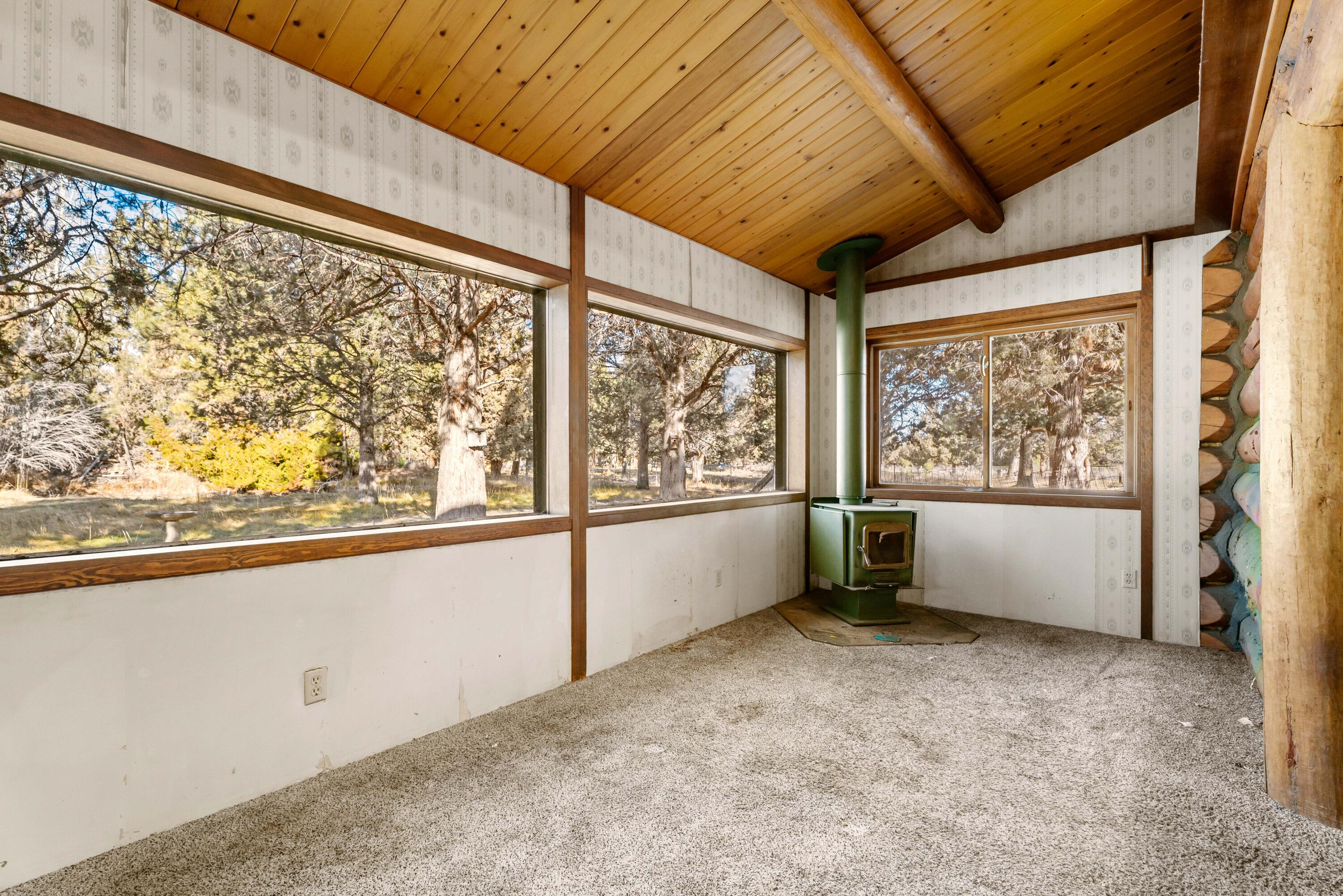 21910 Rickard Road Bend, OR 97702 - Photo 6 of 42