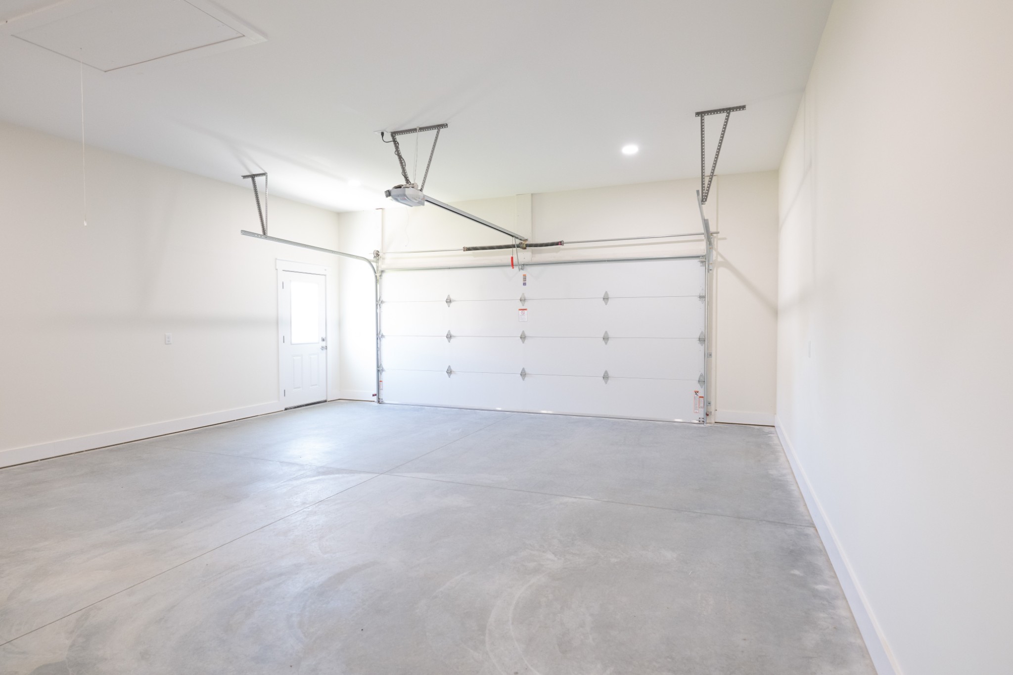 9345 Fox Hill Road Baxter, TN 38544 - Photo 47 of 54 an empty room with projector & cabinets