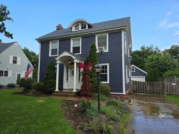 $389,900 | 323 North Jefferson Street, Batavia, IL 60510