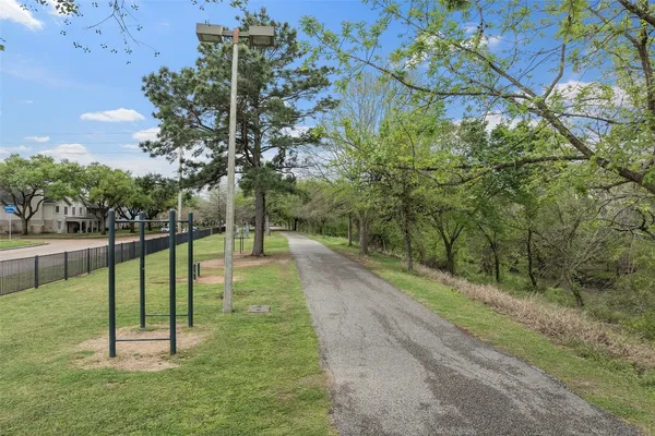 $1,350 | 766 Memorial Mews Street, Unit B, Houston, TX 77079