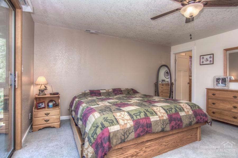60301 Woodside Loop Bend, OR 97702 - Photo 7 of 22 Master with Upper Deck Access