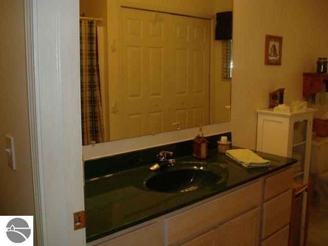 10785 White Pine Road Interlochen, MI 49643 - Photo 5 of 8 1673515-4.JPG