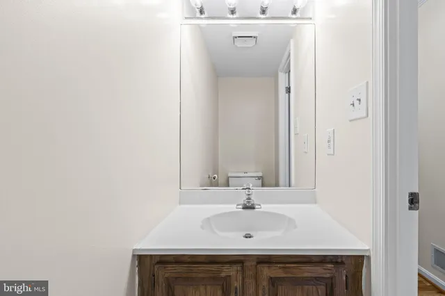 $4,000 | 786 North Vermont Street, Arlington, VA 22203