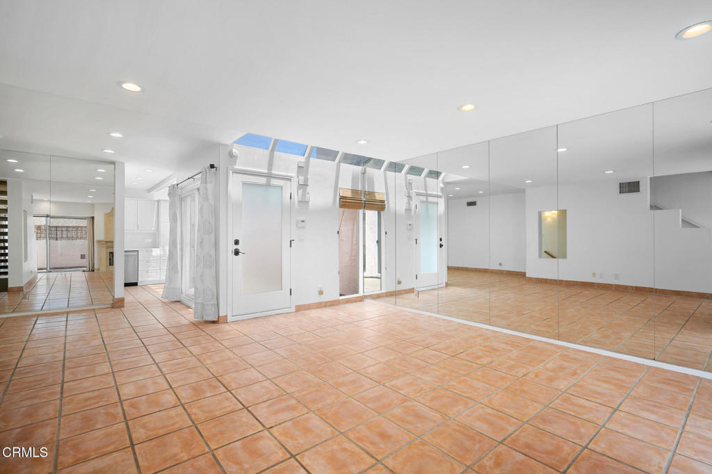 400 Monterey Road, Unit 16 Glendale, CA 91206 - Photo 7 of 42 snaplistla_06