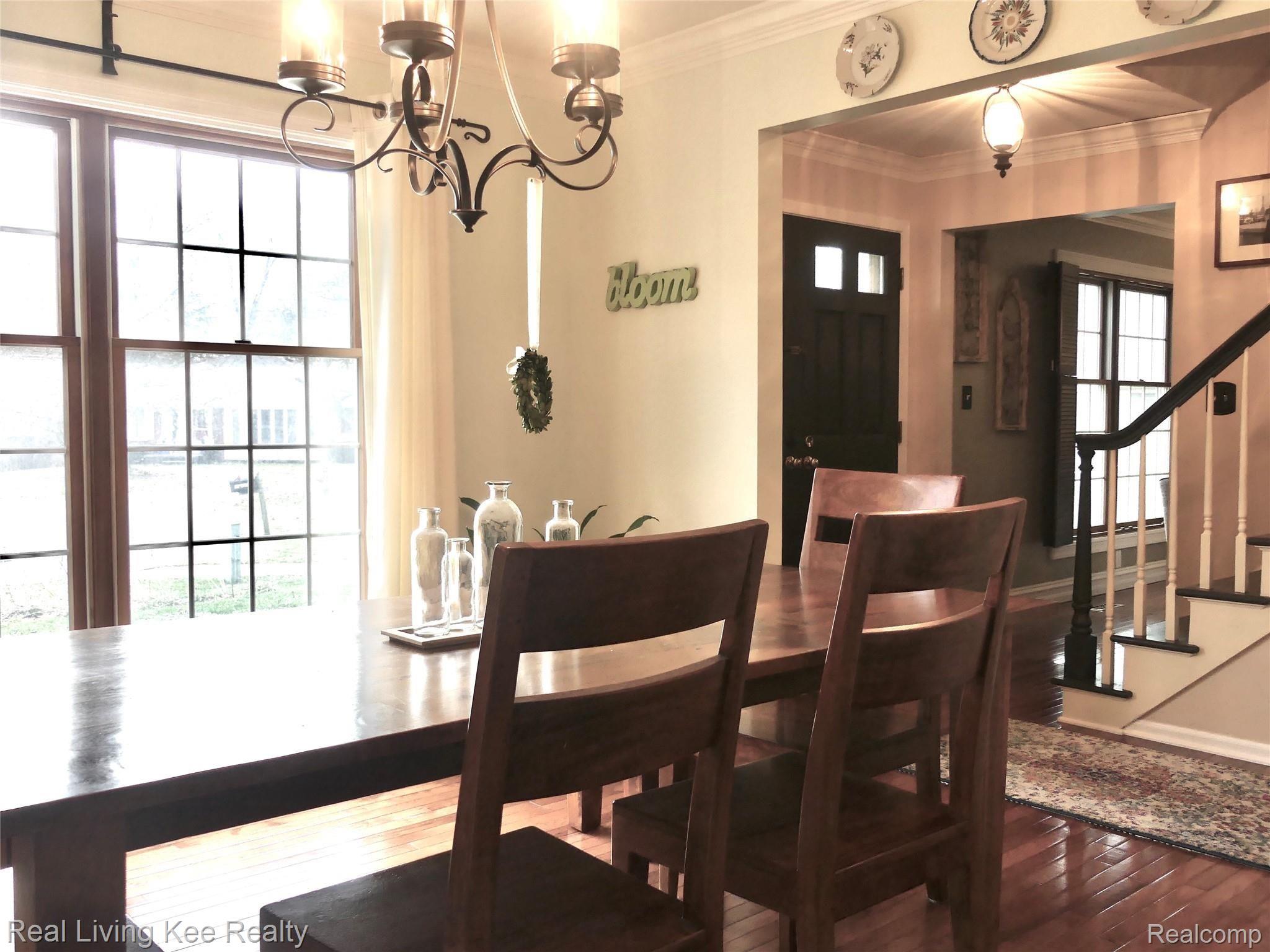 137 Aintree Road Rochester, MI 48306 - Photo 16 of 48 Dining room off foyer