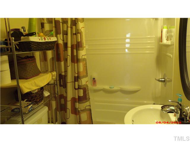 629 Coleman Street Raleigh, NC 27610 - Photo 12 of 25 a bathroom with a bathtub
