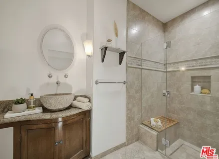 $7,995 | 743 North Orange Drive, Los Angeles, CA 90038