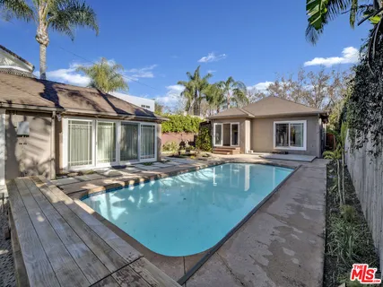 $7,995 | 743 North Orange Drive, Los Angeles, CA 90038