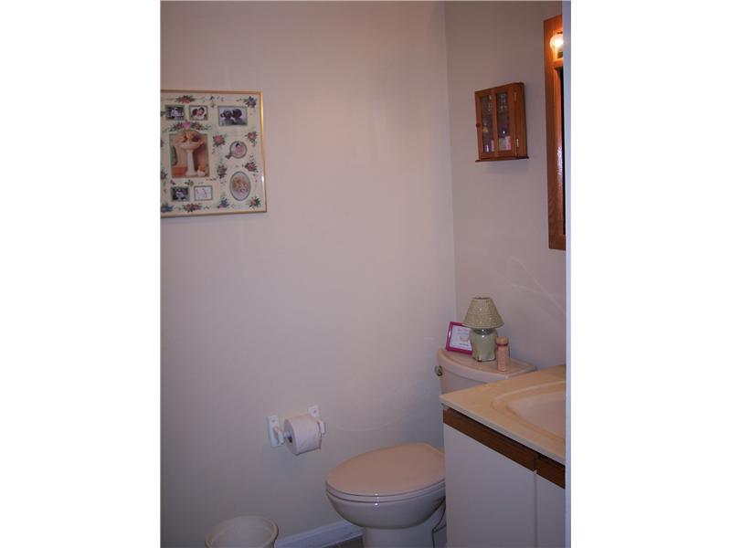 3520 West Shore Road, Unit 904 Warwick, RI 02886 - Photo 12 of 19 Bathroom.