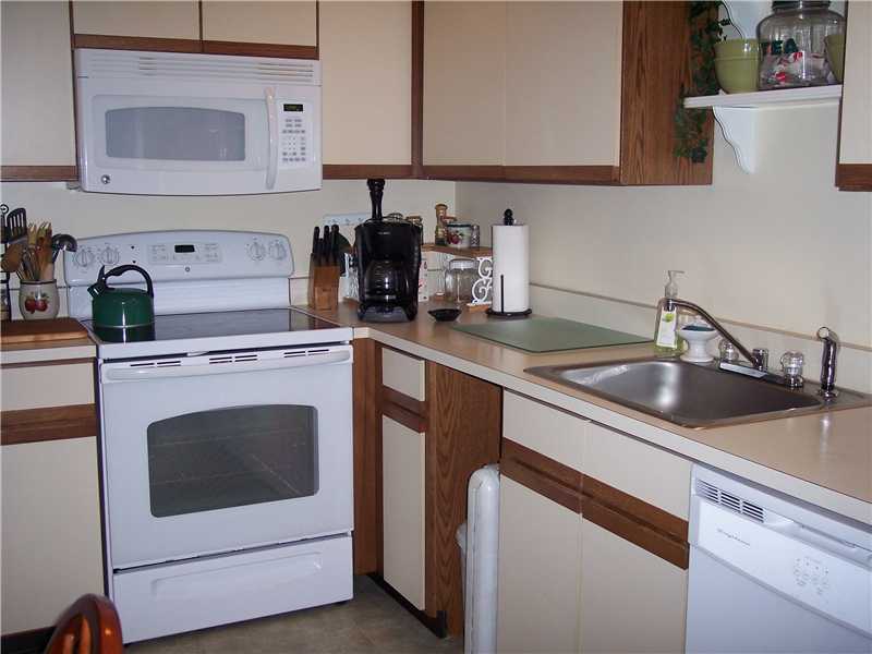 3520 West Shore Road, Unit 904 Warwick, RI 02886 - Photo 4 of 19 Kitchen.