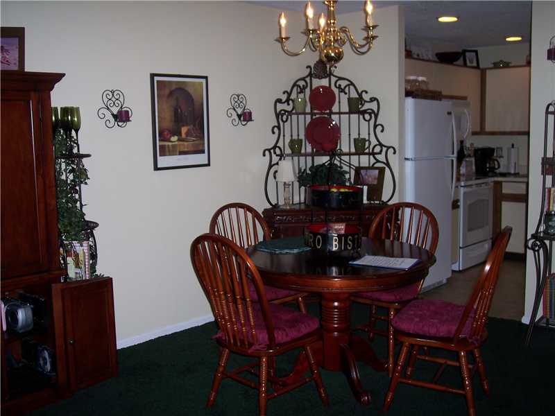 3520 West Shore Road, Unit 904 Warwick, RI 02886 - Photo 5 of 19 Dining Room.