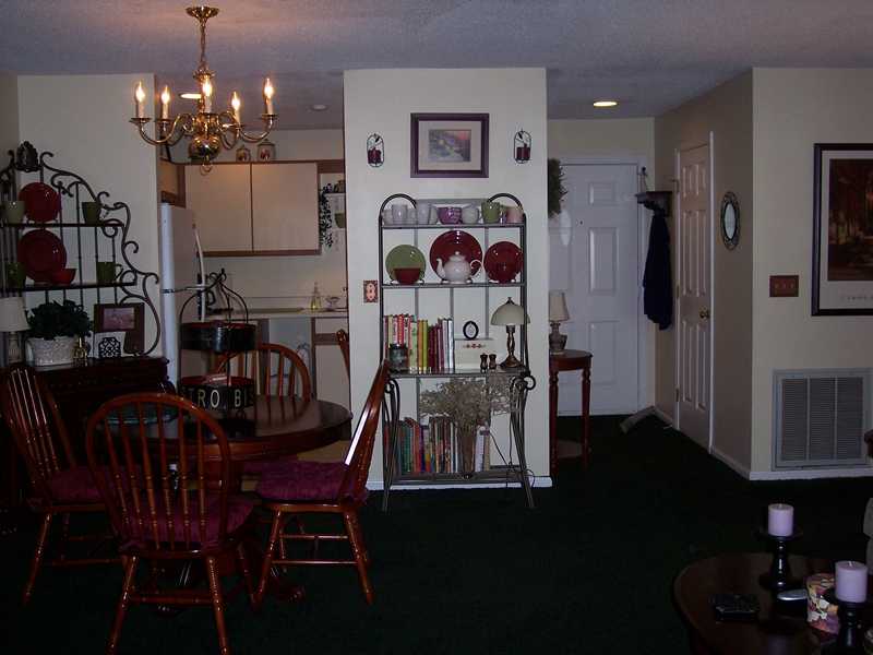 3520 West Shore Road, Unit 904 Warwick, RI 02886 - Photo 6 of 19 Dining Room.