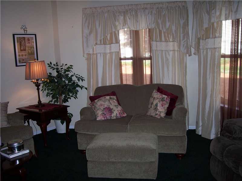 3520 West Shore Road, Unit 904 Warwick, RI 02886 - Photo 8 of 19 Living Room.