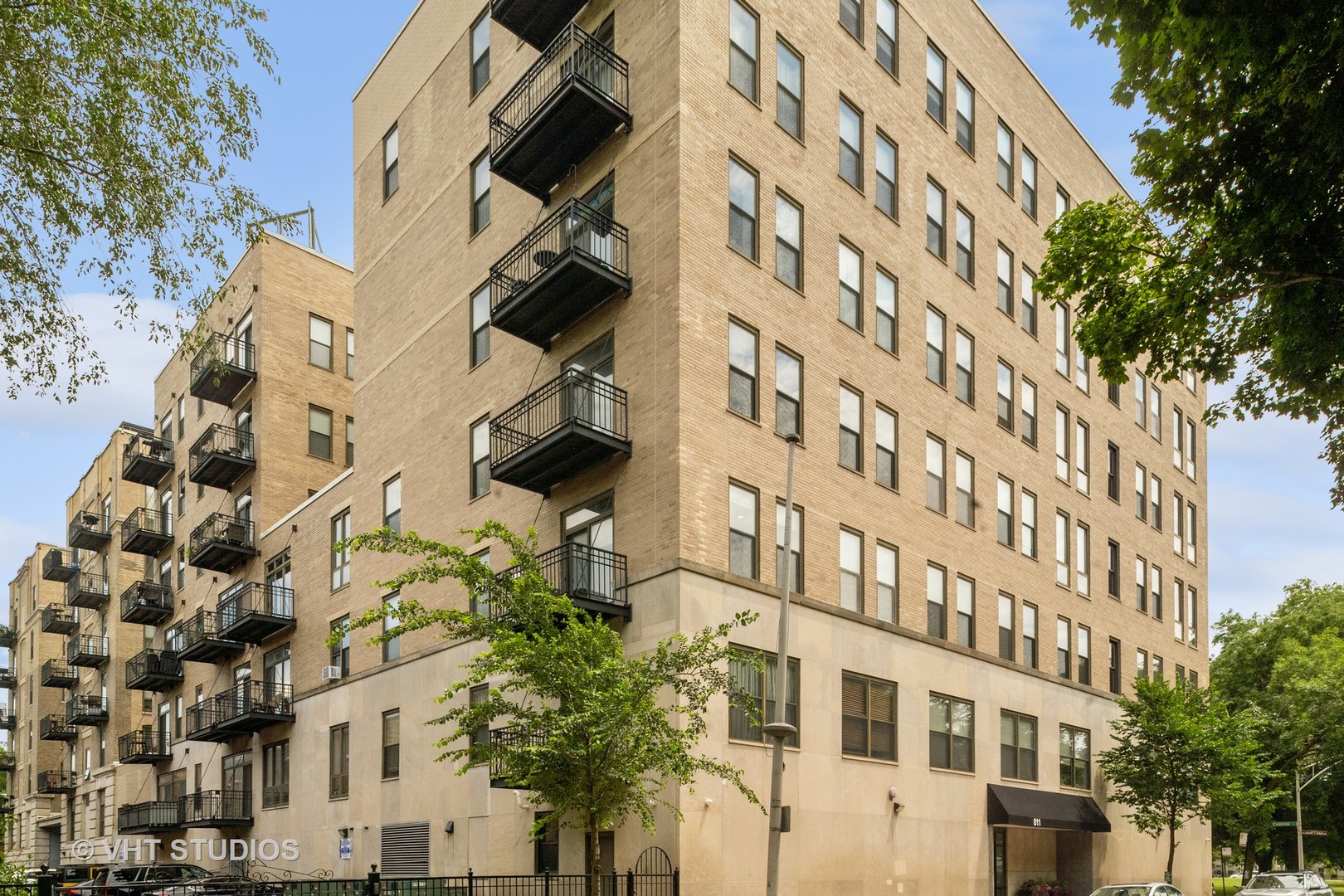 811 South Lytle Street, Unit 412 Chicago, IL 60607 - Photo 1 of 18 front view of a building