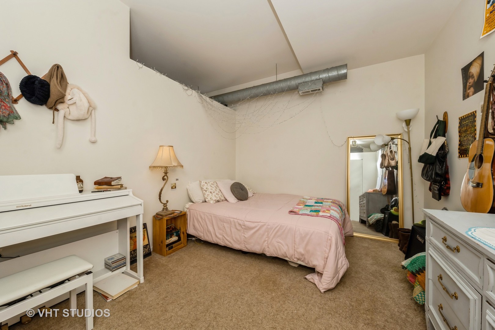 811 South Lytle Street, Unit 412 Chicago, IL 60607 - Photo 11 of 18 a bedroom with a bed and cabinets