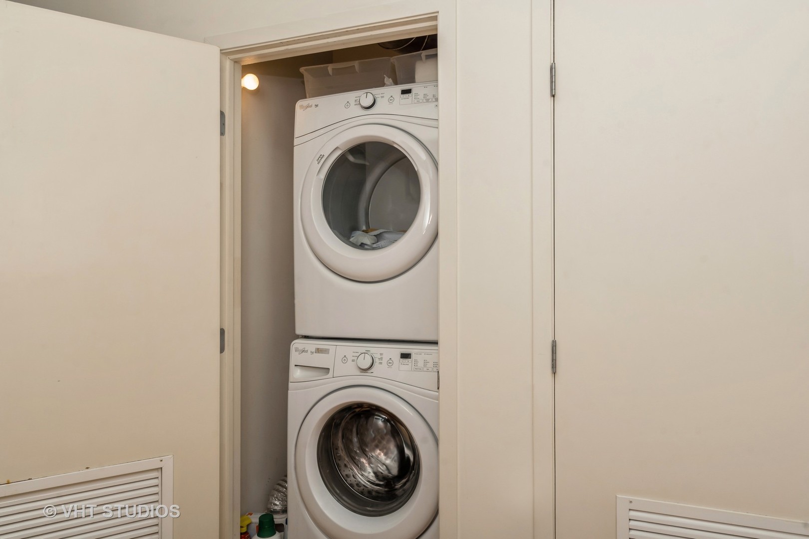 811 South Lytle Street, Unit 412 Chicago, IL 60607 - Photo 13 of 18 a view of a hallway with washer and dryer