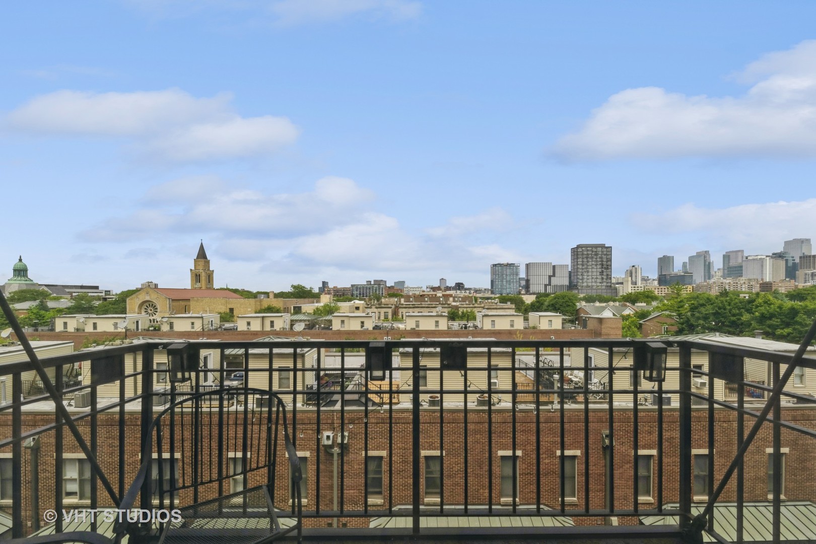 811 South Lytle Street, Unit 412 Chicago, IL 60607 - Photo 15 of 18 a view of a city with tall buildings