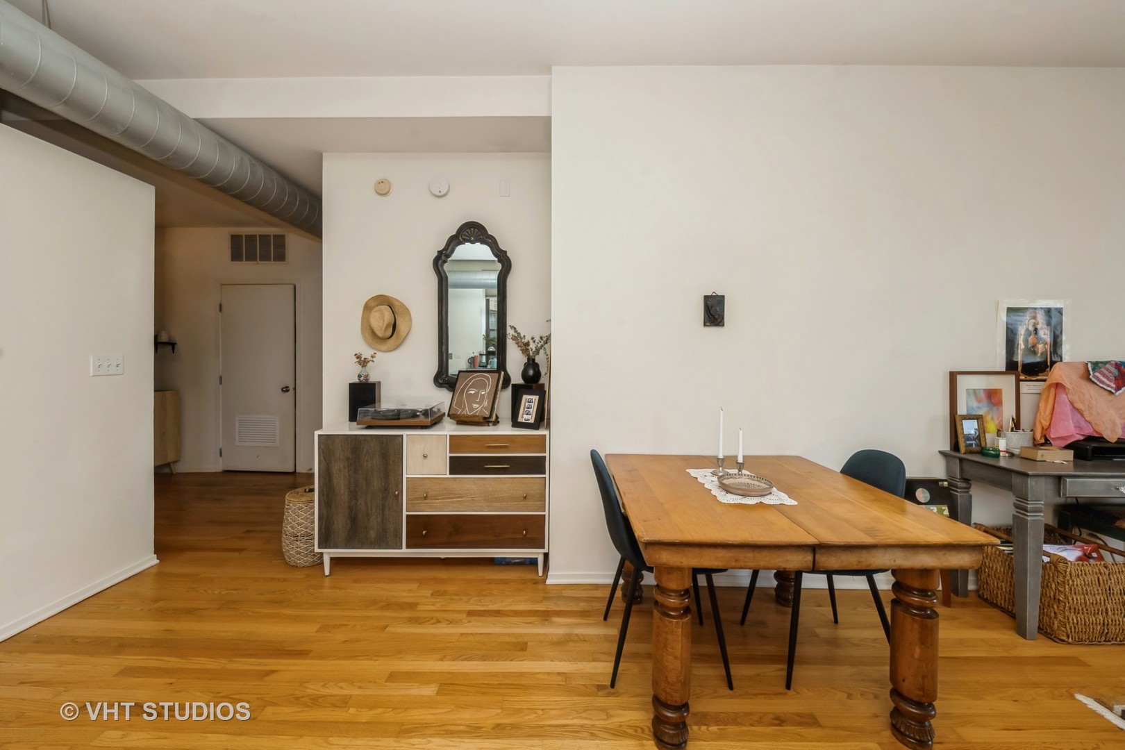 811 South Lytle Street, Unit 412 Chicago, IL 60607 - Photo 6 of 18 a view of a dining room with furniture