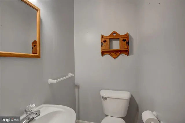 a bathroom with a toilet