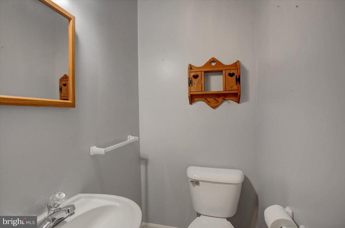 6911 Tommytown Road Sharpsburg, MD 21782 - Photo 12 of 52 Powder room main level