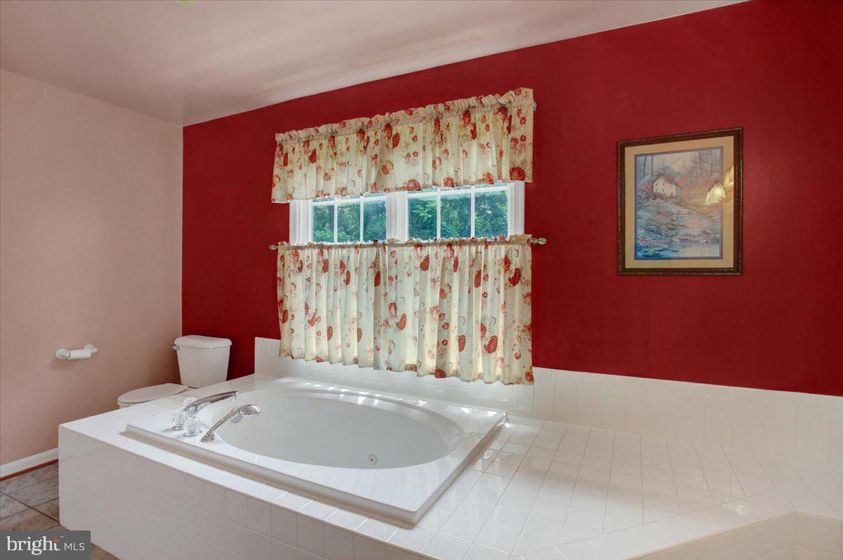 6911 Tommytown Road Sharpsburg, MD 21782 - Photo 32 of 52 Spa-style bathtub