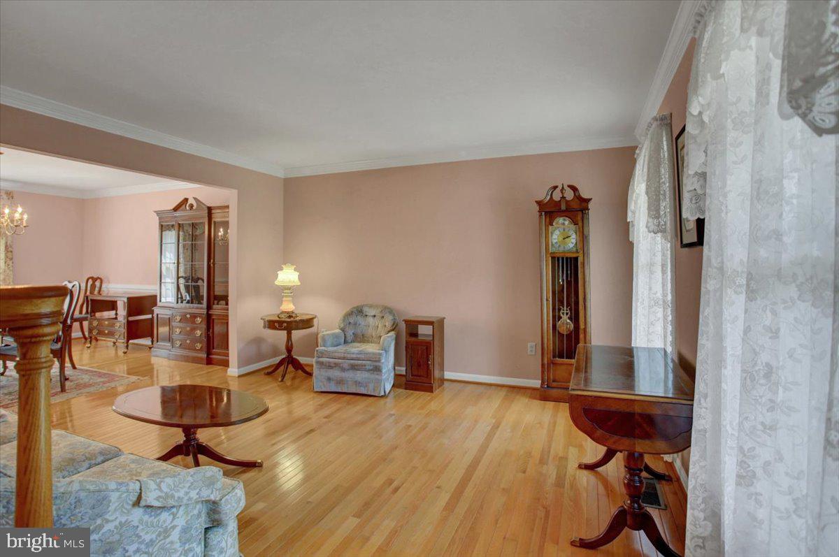 6911 Tommytown Road Sharpsburg, MD 21782 - Photo 8 of 52 Living room