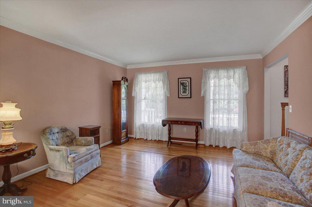 6911 Tommytown Road Sharpsburg, MD 21782 - Photo 9 of 52 Living room