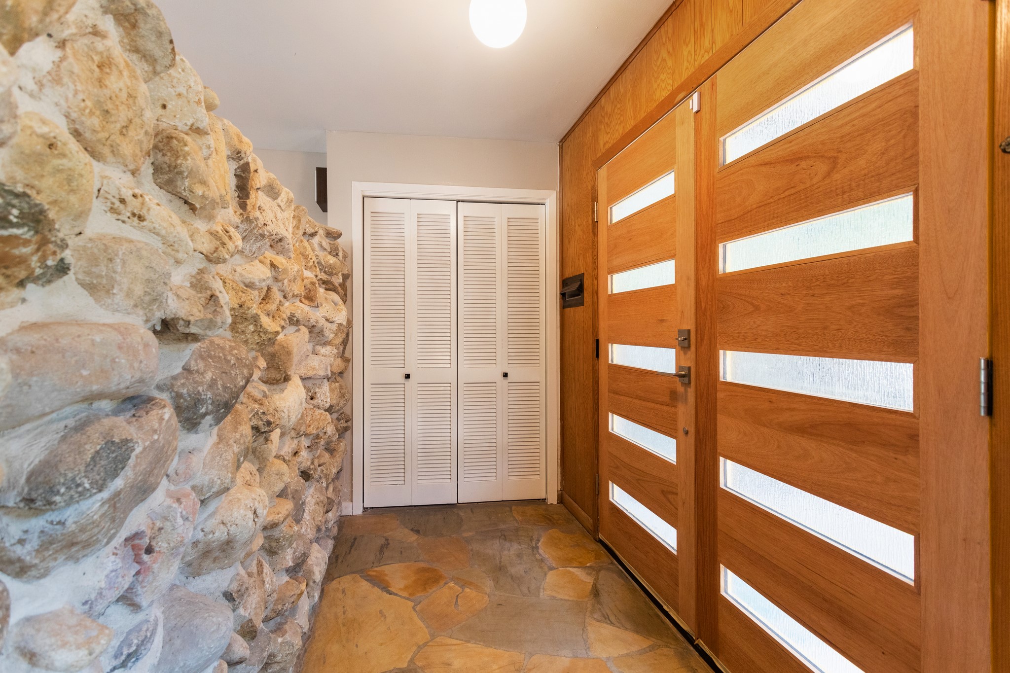 9106 Bonhomme Road Houston, TX 77074 - Photo 8 of 35 Front door and stone panel detail