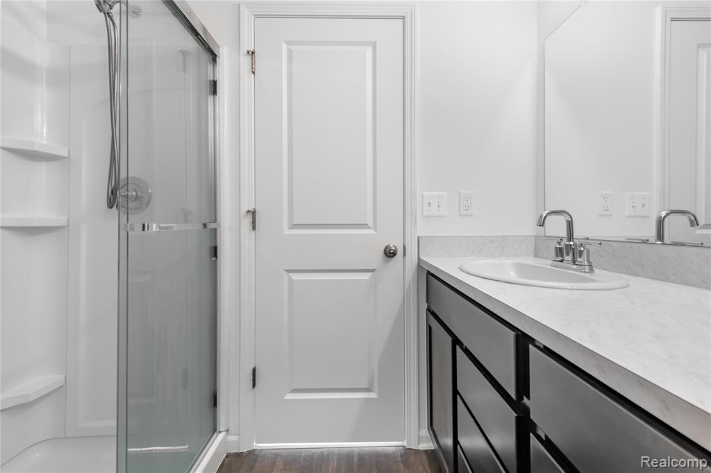 591 Parkside Way, Unit 16 Ferndale, MI 48220 - Photo 15 of 35