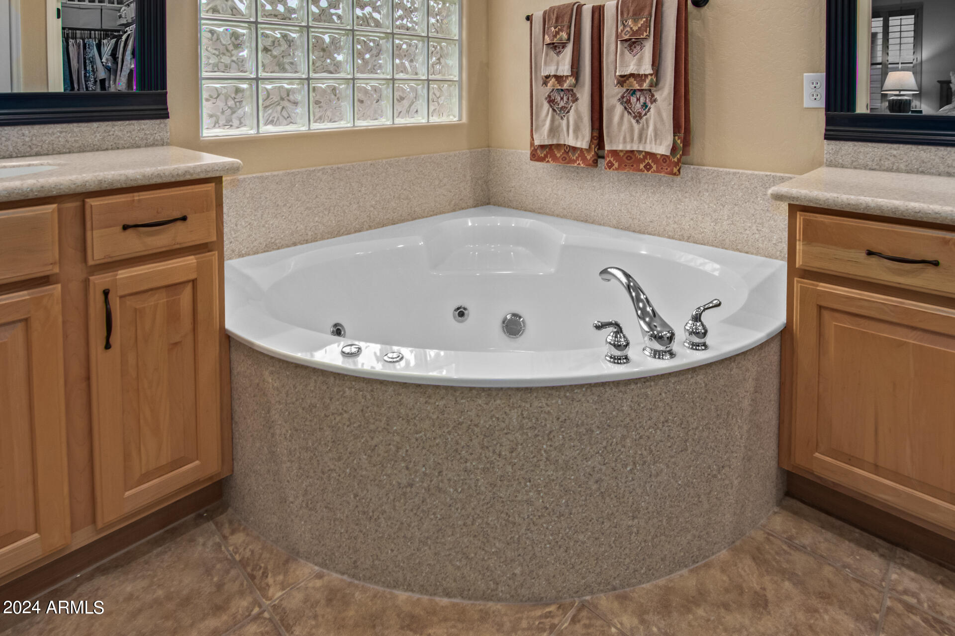 4538 West Rowel Road Phoenix, AZ 85083 - Photo 25 of 85 Jacuzzi Tub