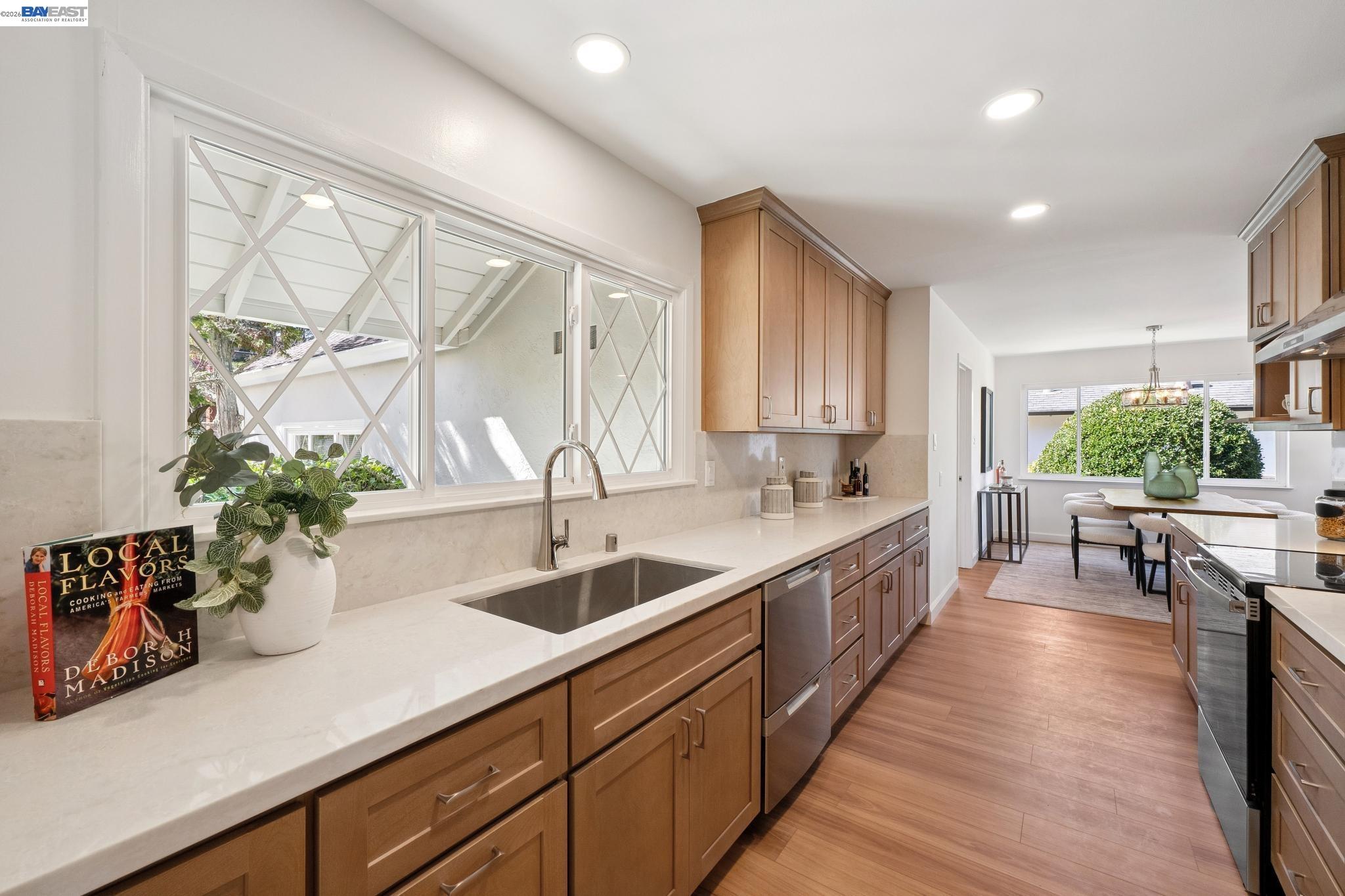 13048 Brookpark Road Oakland, CA 94619 - Photo 17 of 59