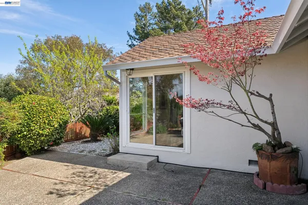 $1,150,888 | 13048 Brookpark Road, Oakland, CA 94619